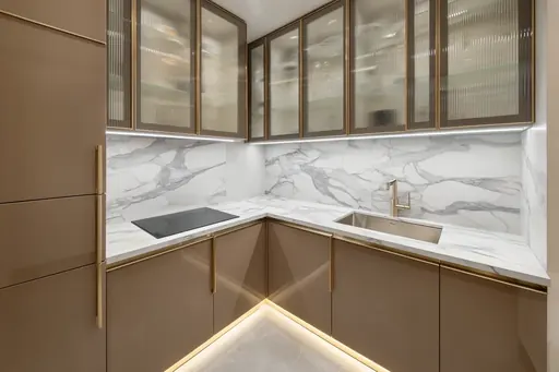 Modern Luxe kitchen in a Berlayar Rise 4-room BTO flat, version 1